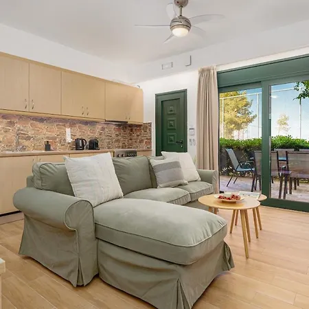 Gaia Flat - Agkali - Ayia Anna * Kria Vrisi (Kireas)